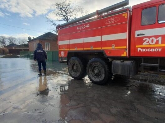    эвакуация из зоны подтопления в Ростовской области// фото: donland.ru