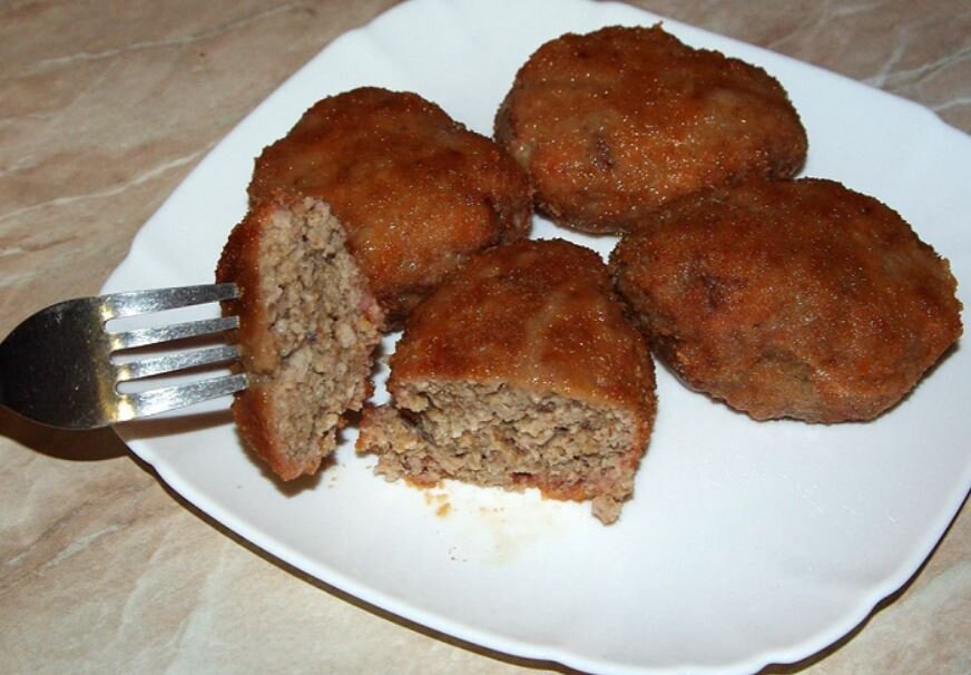 Котлеты получились сочными, с золотистой корочкой. / Фото: leninogorsk-rt.ru
