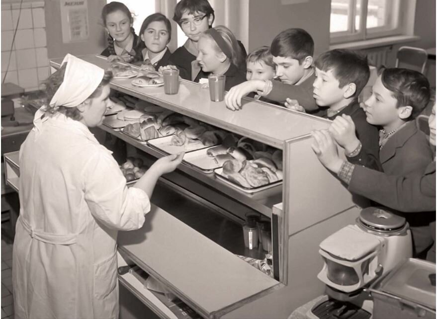 Многие блюда пекли в духовке, а не жарили на сковороде. / Фото: pro-dachnikov.com 