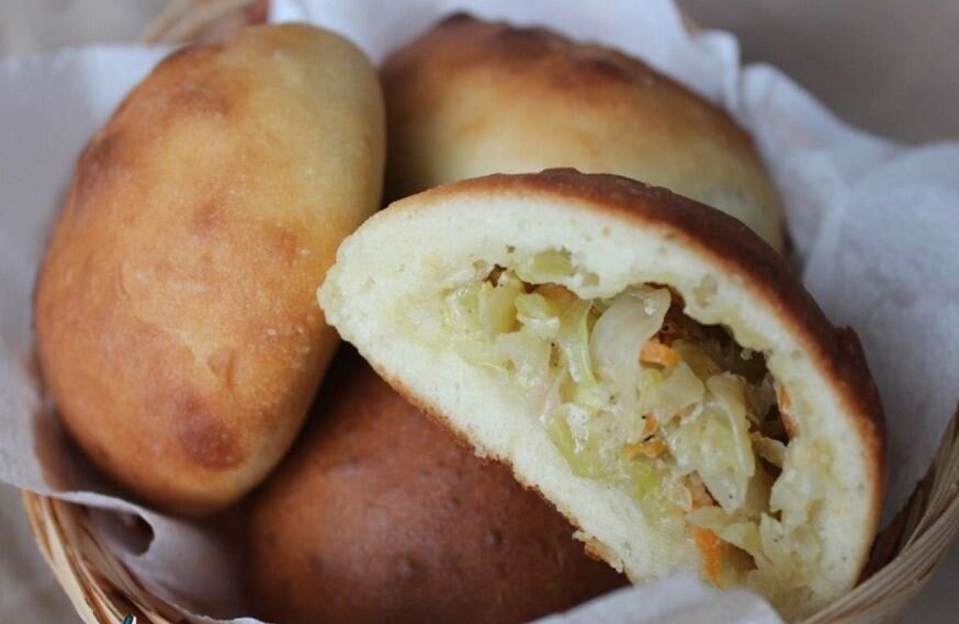 Пирожки с начинкой из капусты. / Фото: maxvps.ru 