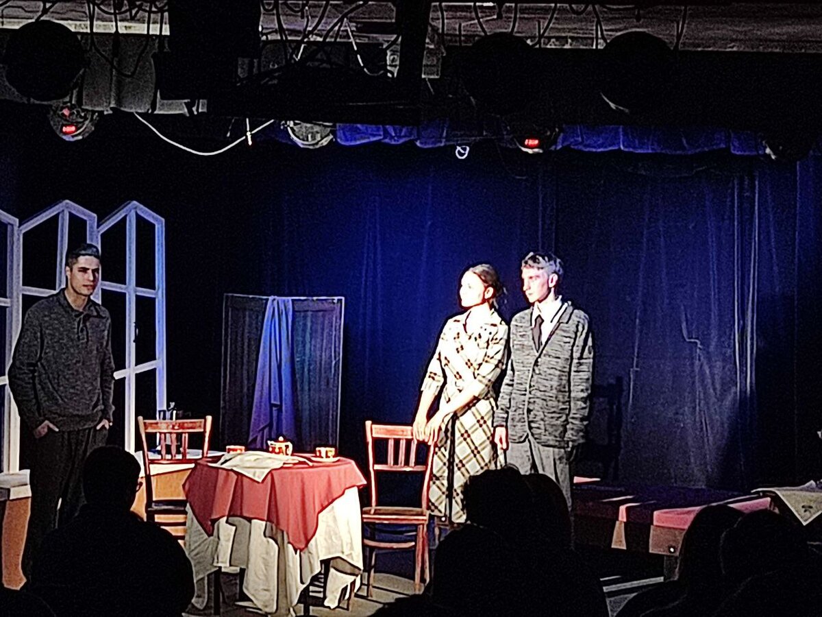 "Мой бедный Марат" спектакль на сцене театра-студии "Колесо" реж. Надежда Чиняева