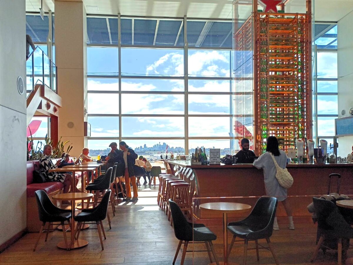 Аэропорт Сиднея. Вдали даун-таун.