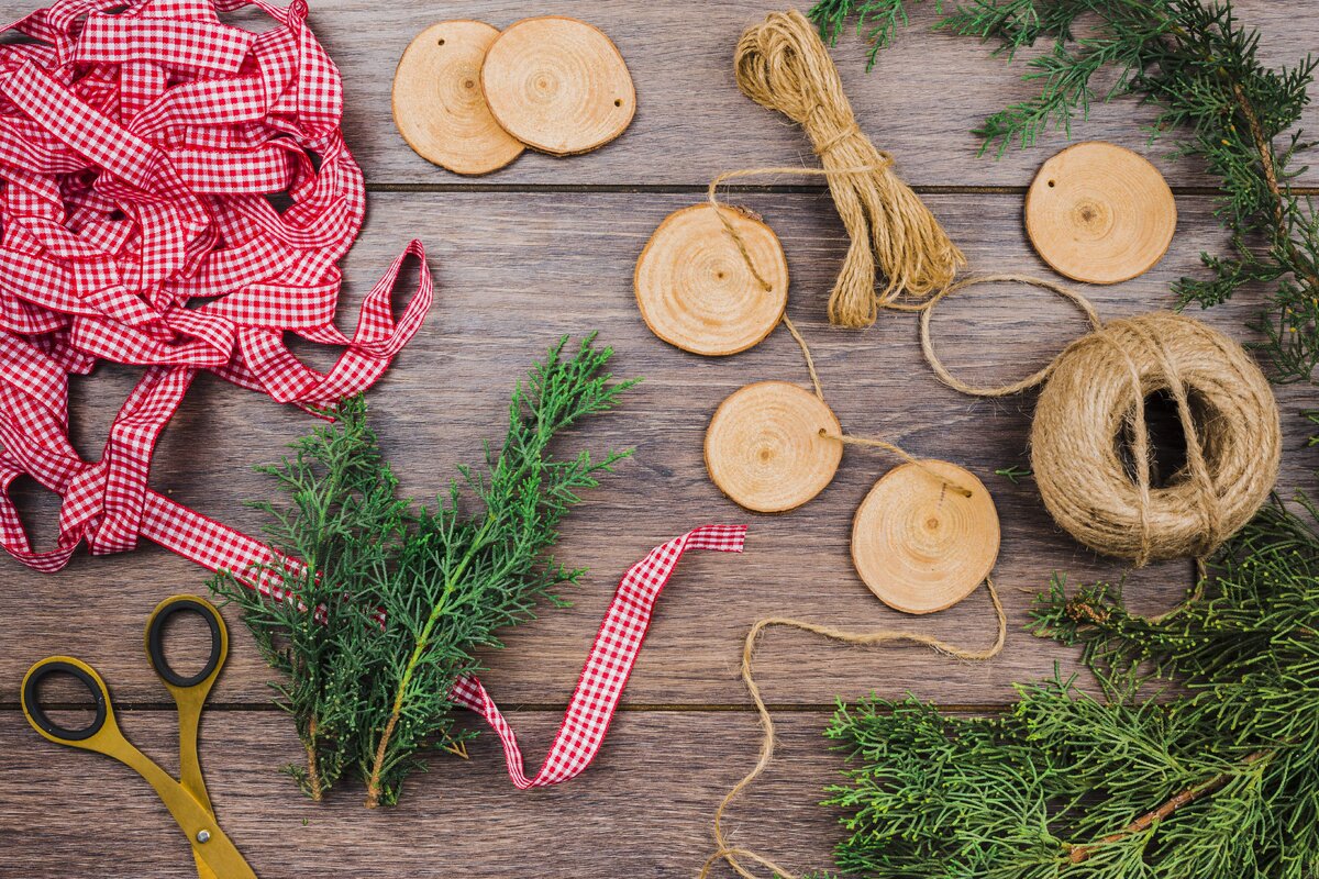     Новогодние елки из подручных средств: 5 идей, чем украсить дом вместо дерева