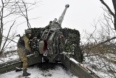    Гаубица "Мста-Б" на боевой позиции в южном секторе спецоперации. © РИА Новости