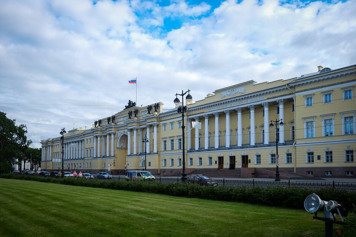 Президентская библиотека спб. Здание Синода в Санкт-Петербурге. Здание Сената и Синода в Санкт-Петербурге. Здания Сената на Сенатской площади в Санкт – Петербурге. Сенатская площадь Сенат и Синод.