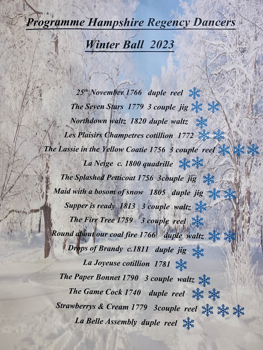 Программа бала - названия танцев, время их появление. Снежинки - степень сложности танца. Фотография из личного архива. 