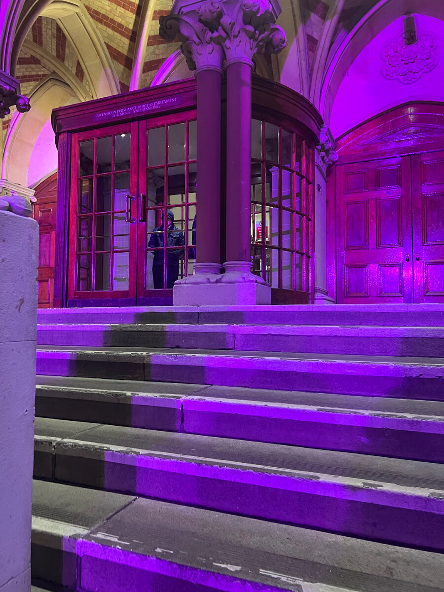 Вход в ратушу Винчестера. Фотография из личного архива. 