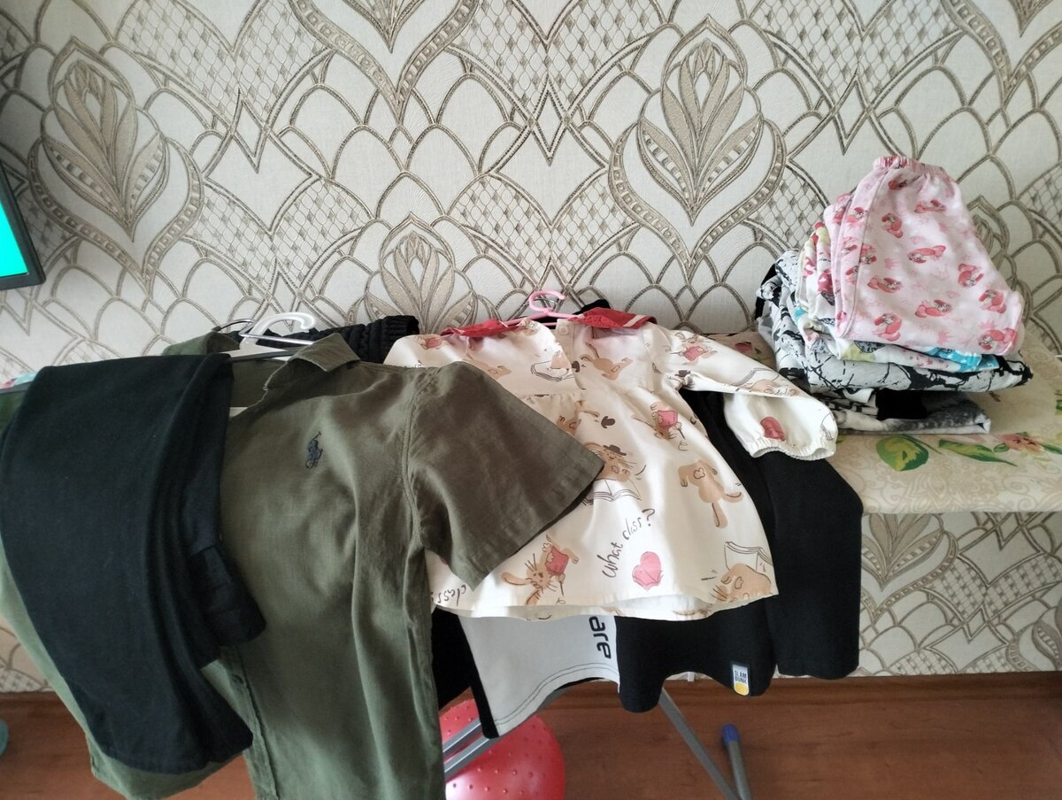 Детские вещи в основном. Школа. 