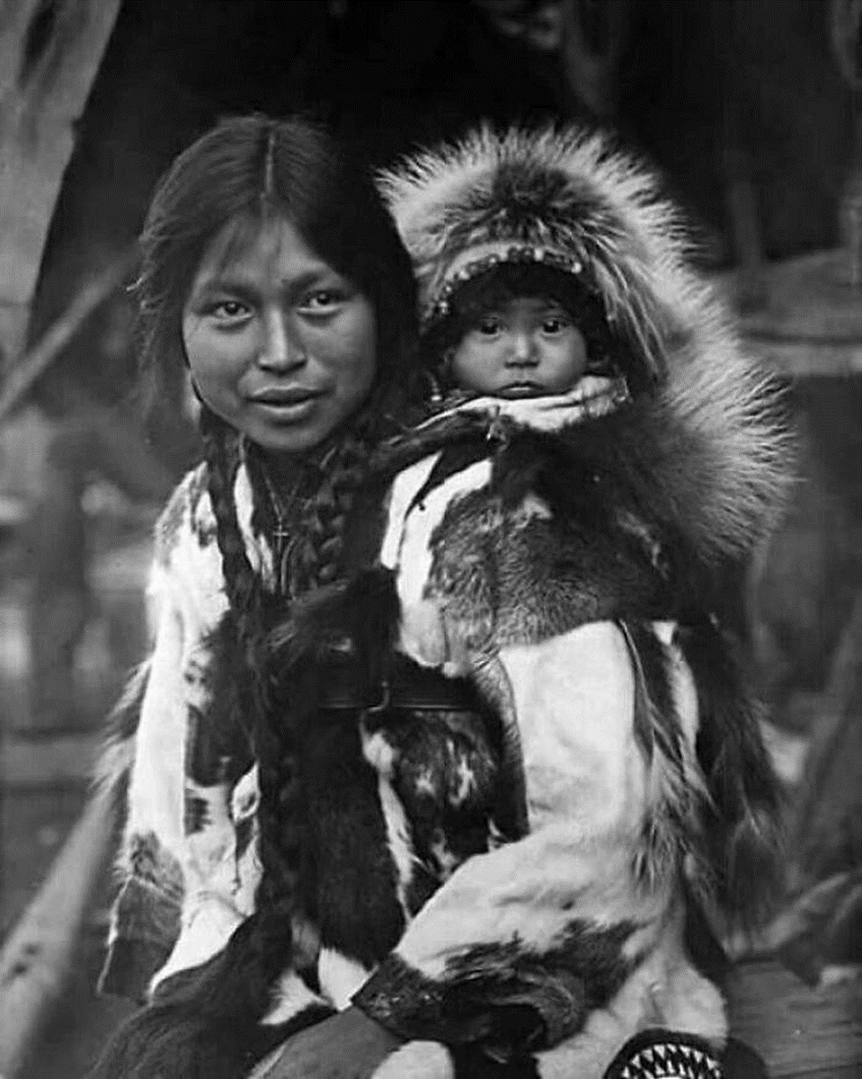 Mother north. Эскимосы Аляска женщины. Индейцы Аляски. Красивая Эскимоска. Эскимоска девушка