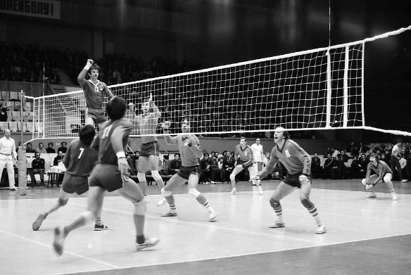 Волейбол в Советском Союзе прошел путь от зарождения до мирового признания, завоевав титул одной из сильнейших волейбольных держав планеты.