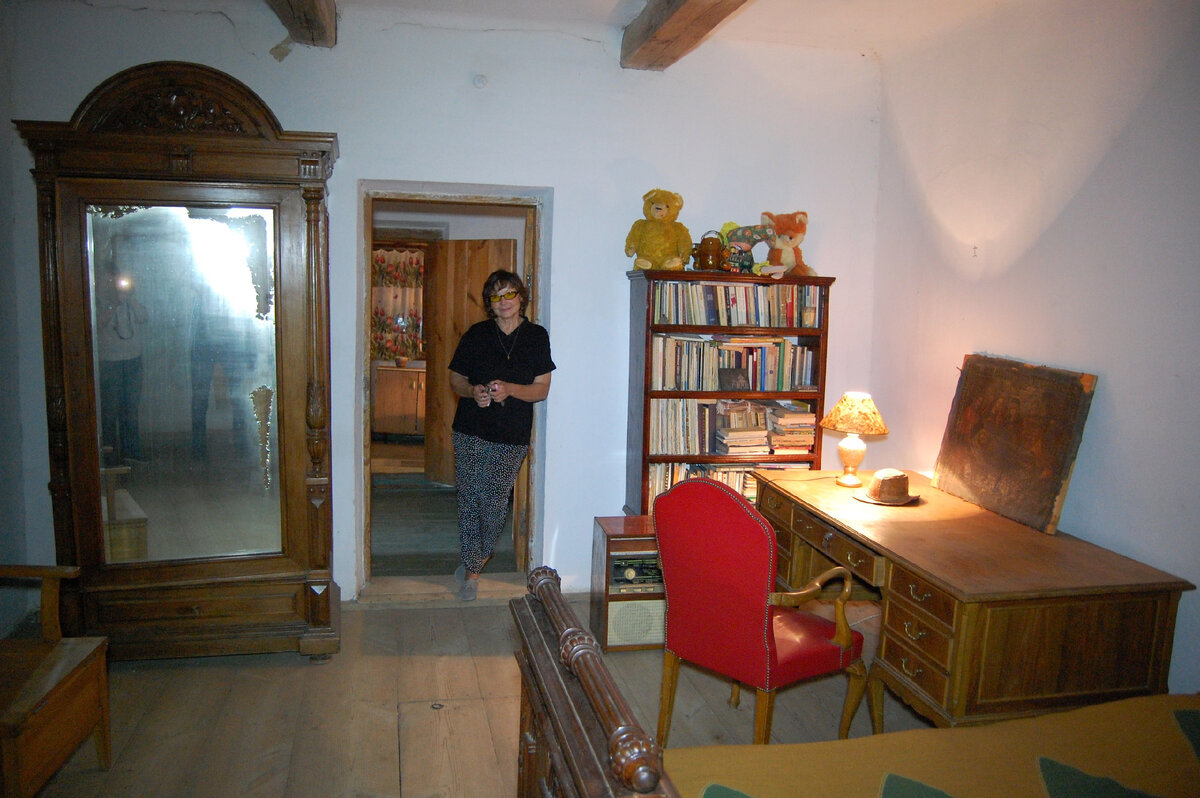 Проект создания Международного центра Тарковского в поселке Мясной Путятинского района получил поддержку «Культурного фронта России» и его председателя, народного артиста России, депутата Госдумы Николая Бурляева. На снимке: Татьяна Найденова, хранительница Дома Тарковского, где сохранились прижизненные интерьеры и вещи режиссера. Фото Димитрия Соколова