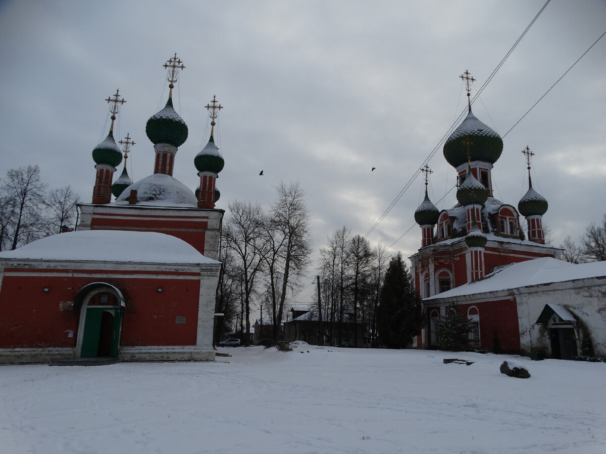 Есть такой туристический поезд "Москва - Переславль-Залеский", курсирует по выходным, отправляется с Ярославского вокзала в 7-45, обратно, из Переславля-Залесского - в 18-30.-2