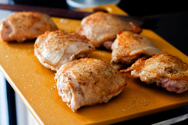 Куриные бедра на сковороде – пошаговый рецепт приготовления с фото