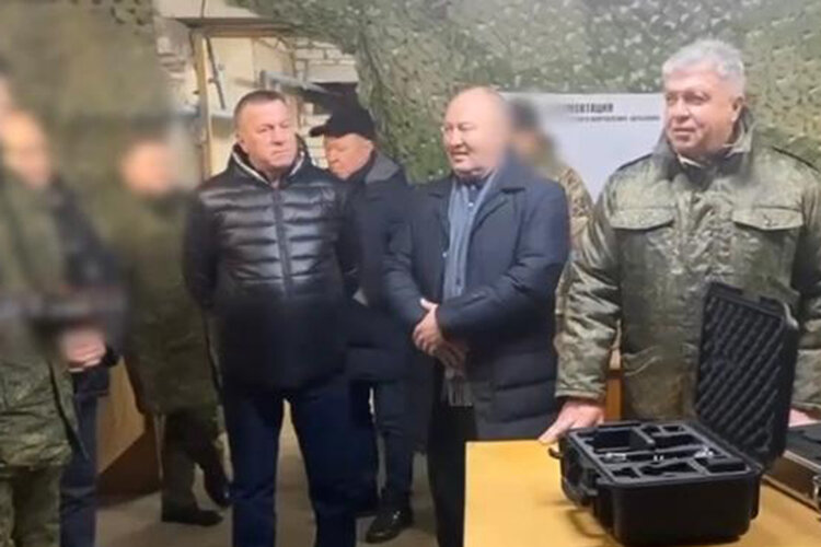    Наиль Магдеев поделился деталями поездки в зону СВО на прошлой неделе: «После всех этих служебных командировок по-другому смотришь на жизнь. Вся эта суета, она бесконечная. Вот там жизнь по-другому воспринимается» Фото: nabchelny.ru