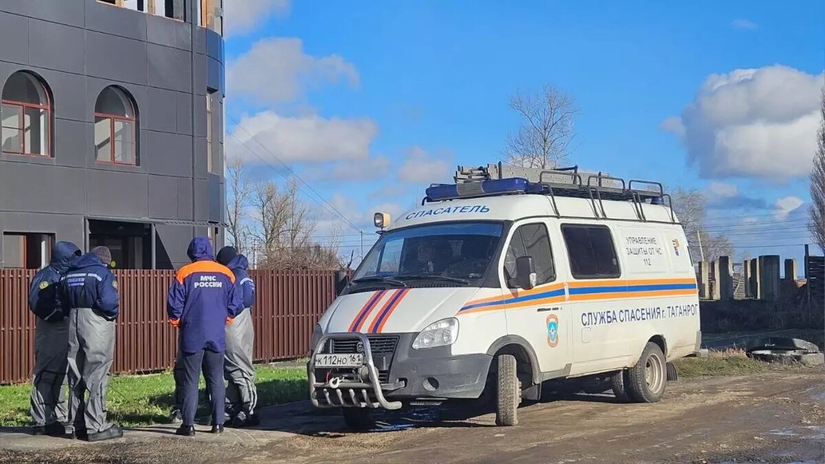     В Таганроге начали эвакуировать людей из гостиничных комплексов, оказавшихся в зоне подтопления, сообщает Telegram-канал Don_Mash.