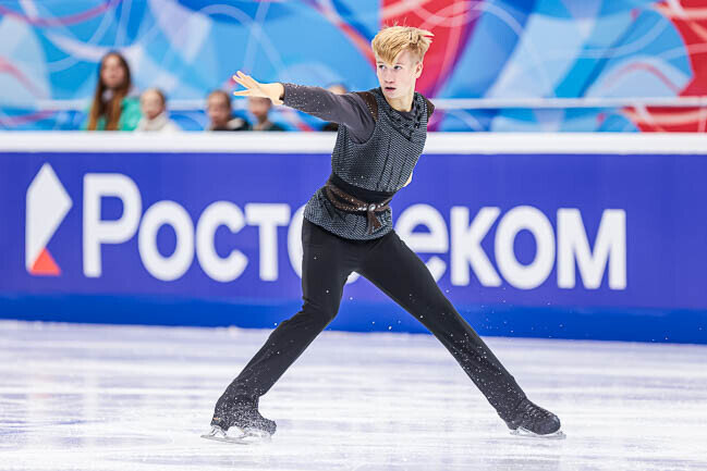 Илья Строганов в произвольной программе.