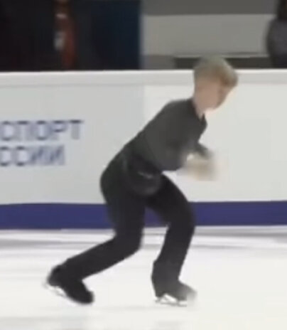 Ребро перед отталкиванием на четверном лутце.