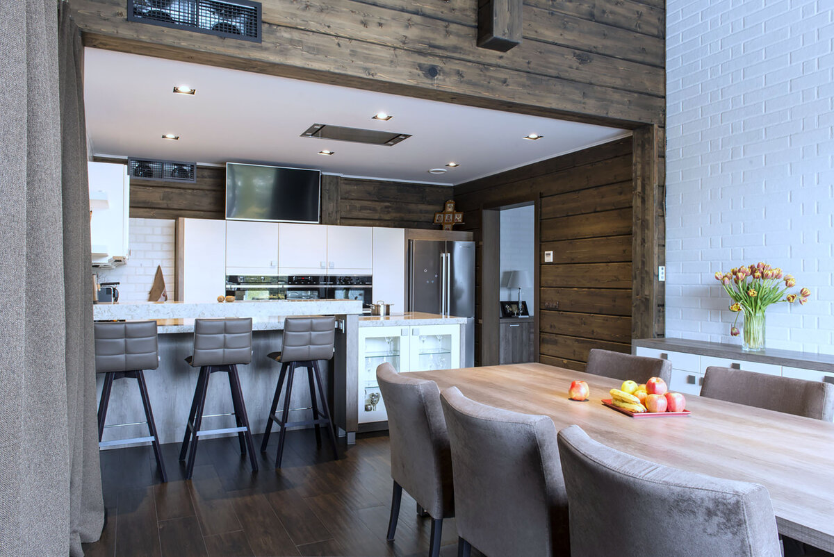 Дизайн кухни в деревянном доме: 62 идеи с фото современного интерьера