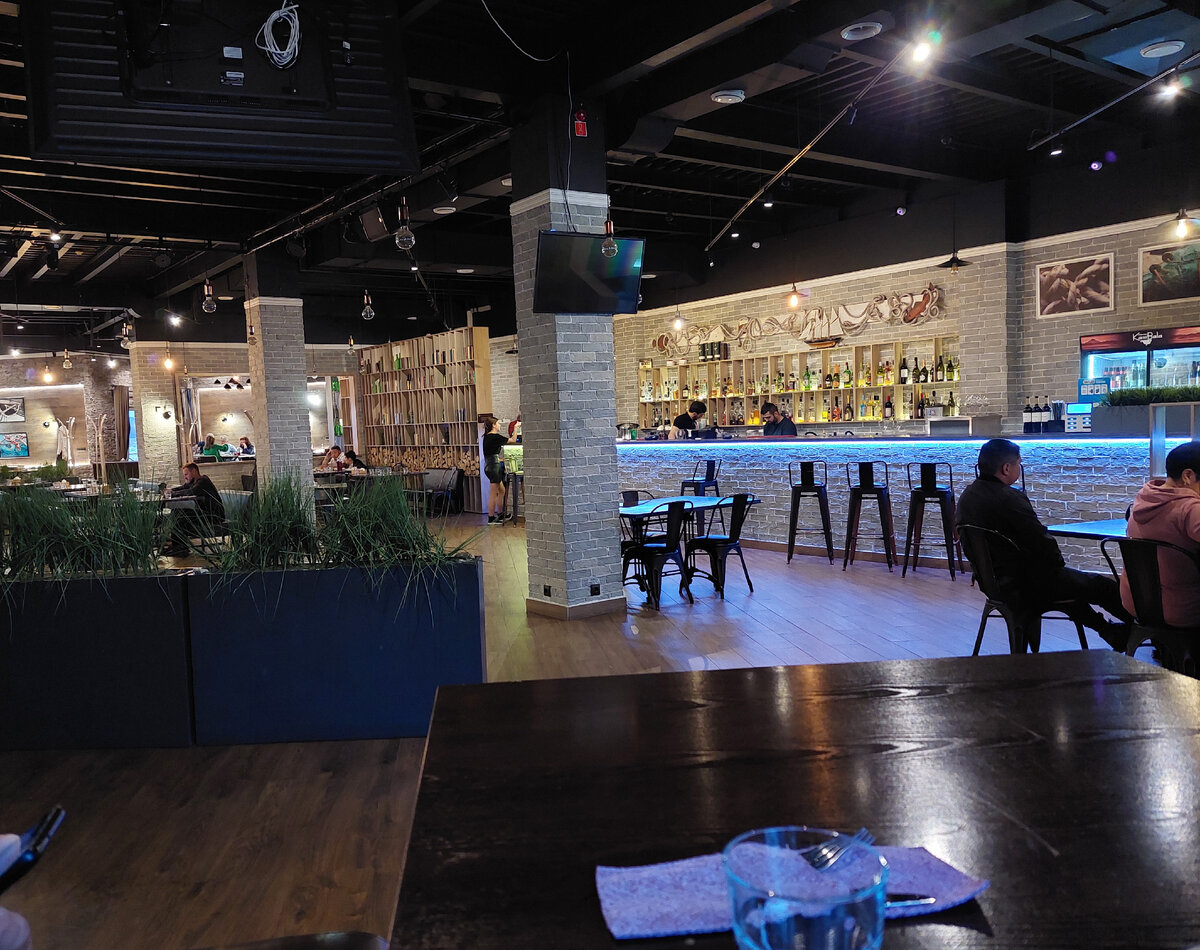 В помещении кафе "Камбала". Фото автора.