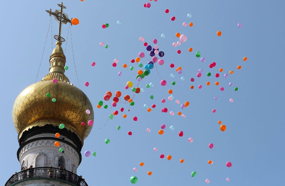 День г вологда. День города Вологда. Ярмарка в Вологде на день города. С днем рождения Вологда. Вологда Кремлевская площадь праздник день города.