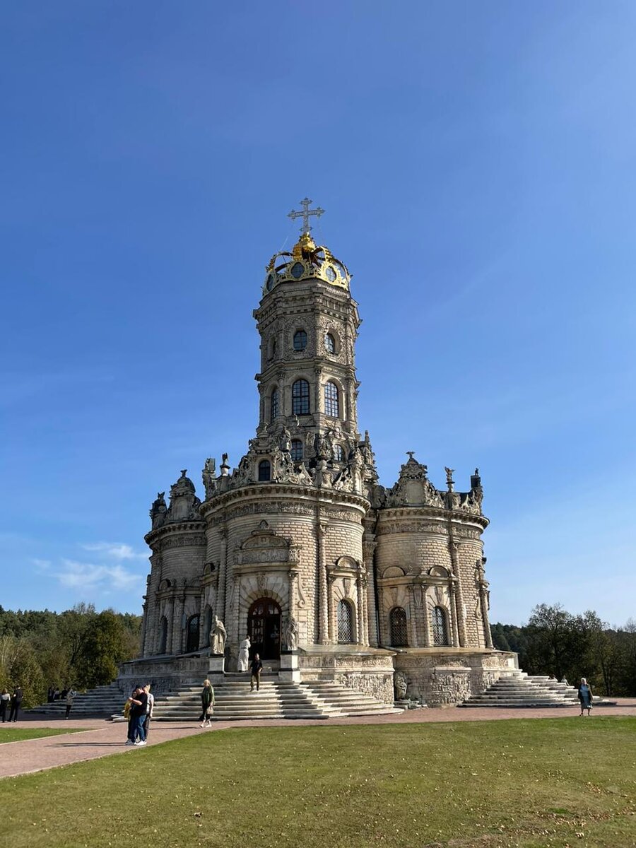 Знаменская церковь в усадьбе Дубровицы © "Покажу Москву"