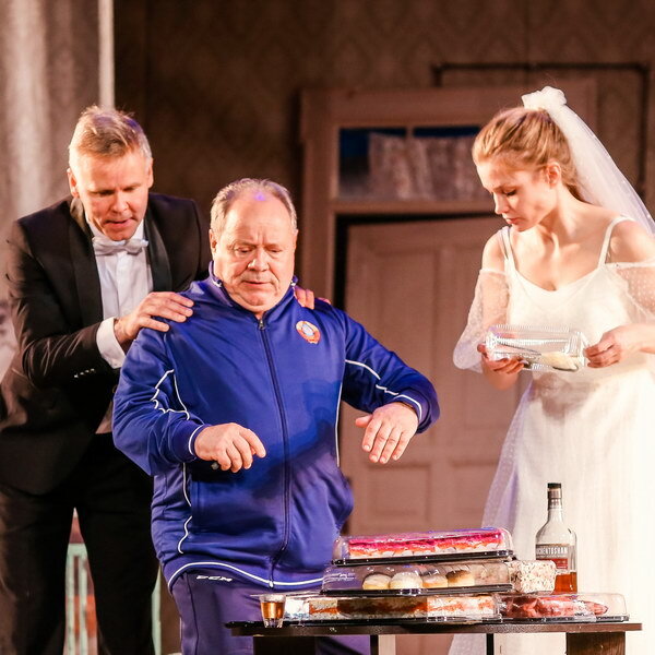     «Брачная ночь втроем» Олега Ильина станет спектаклем «Третий-лишний?»