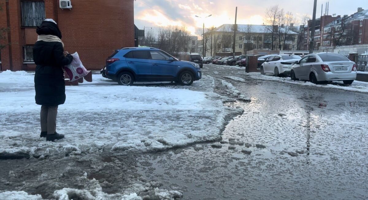 Снег превратился в дождь наступила. Ледяная пробка. Превращение снега влед. Во что превращается снег в тепле.