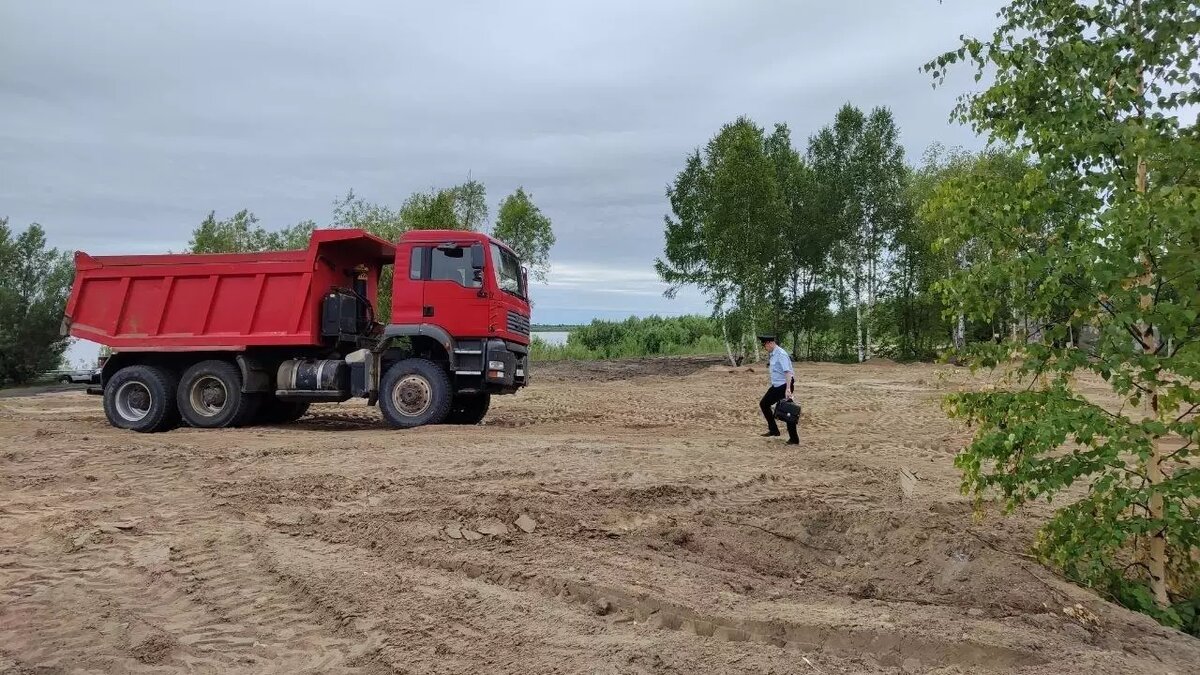     Администрация Сургута обратилась в суд, чтобы взыскать задолженность по плате за аренду земельного участка с компании «ПСМ». Именно этому подрядчику мэрия передала землю для обустройства парка у Речвокзала, работы по которому вызвали вопросы у горожан и затем — у надзорных органов.