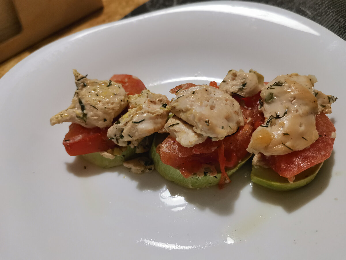 Всем привет, сегодня поделюсь простым рецептом блюда, получается вкусно, сочно и полезно, на 100 грамм  около 100 ккал.