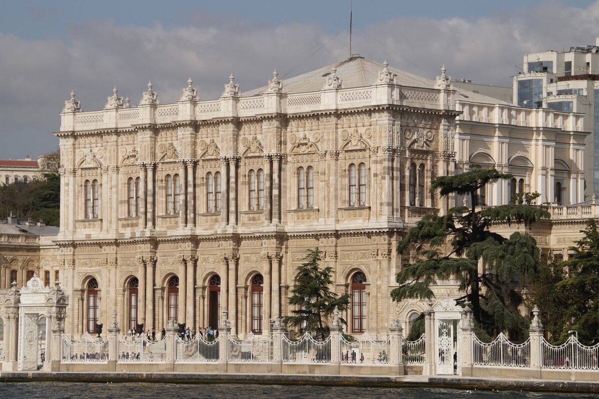 Дворец османских султанов Долма-Бахче (1842-1843).  ©Archivspp, 2023.