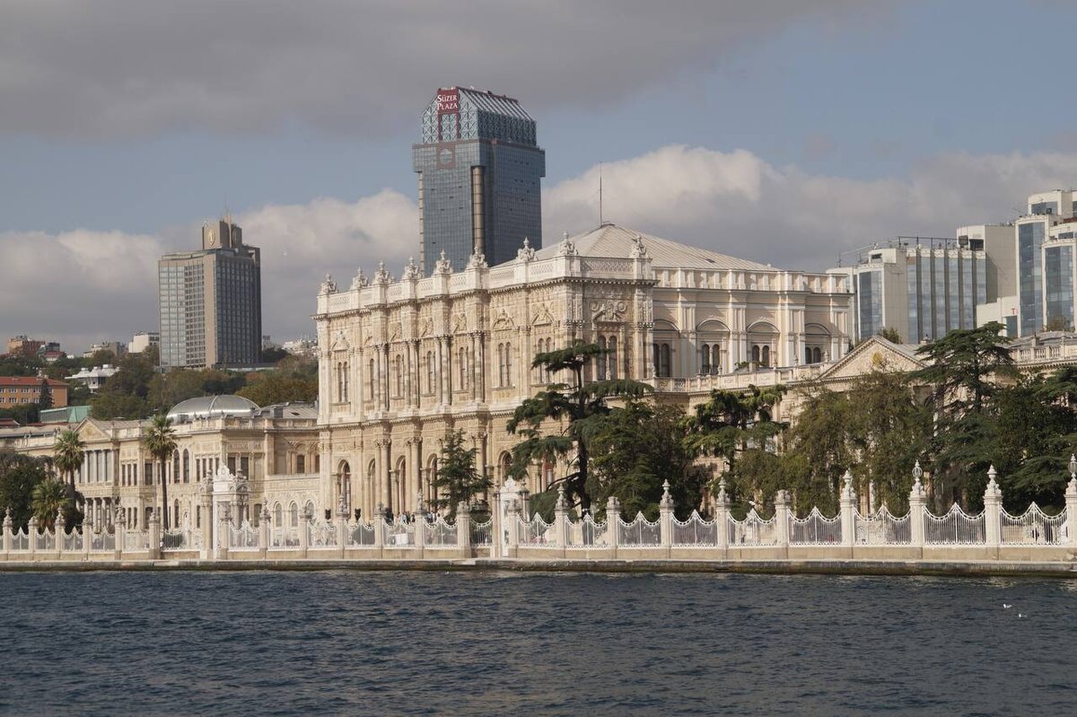 Дворец османских султанов Долма-Бахче (1842-1843).  ©Archivspp, 2023.