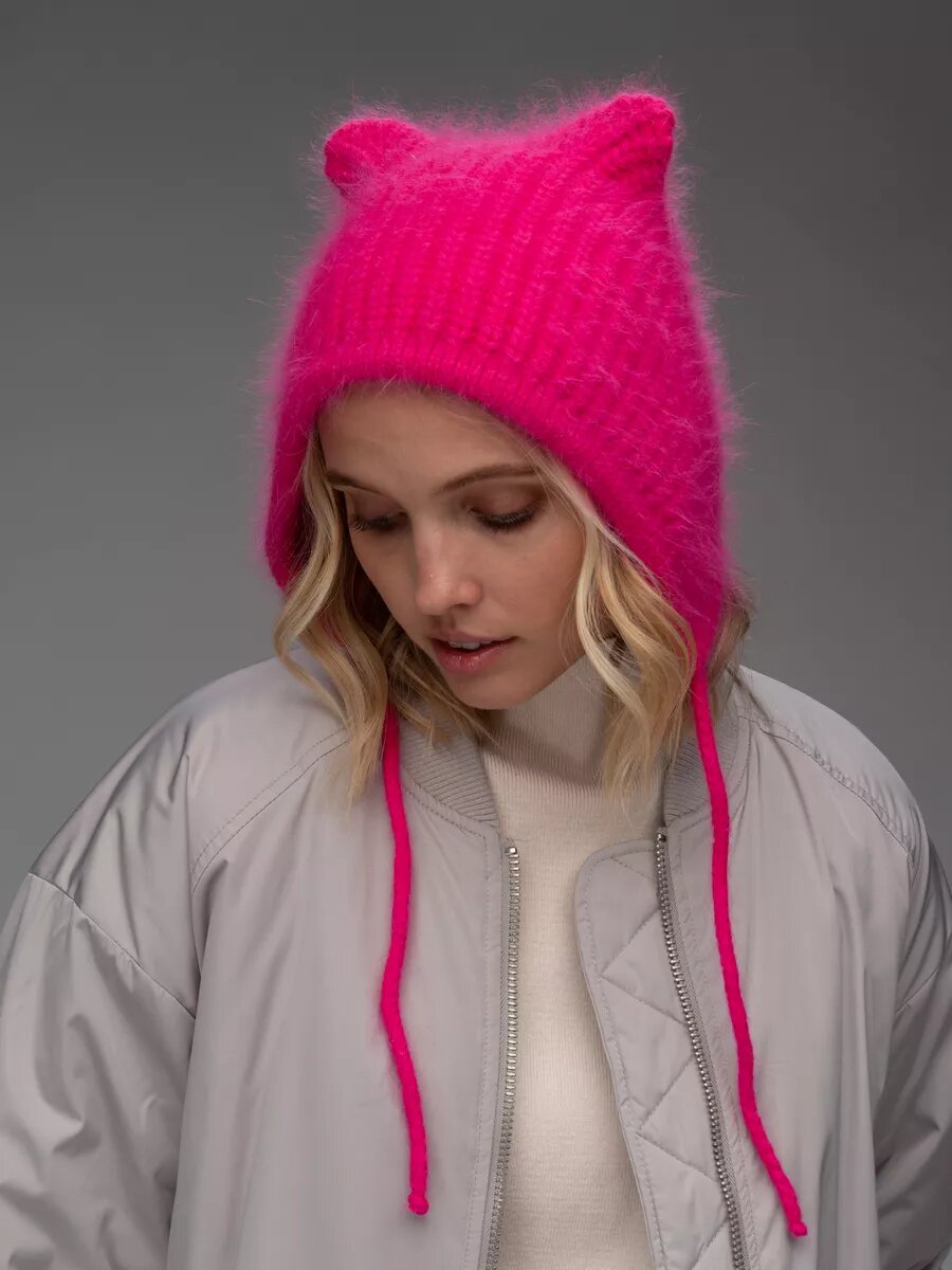 Чепчик с ушками из ангоры от бренда ZHAKKO. Источник фото: www.wildberries.ru