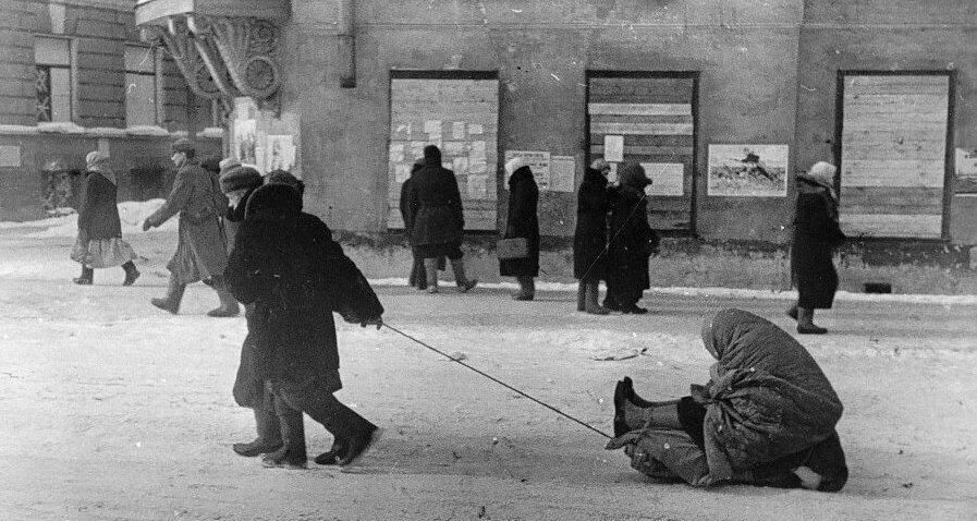 "Тут что-то неладно" - удивилась Анна, услышав о доброй старушке. Она ...