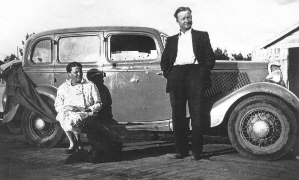 Для тех, кто предпочитает грабить караваны со своей половинкой, подойдет наш следующий герой — FORD Deluxe V8 1934 г.-2