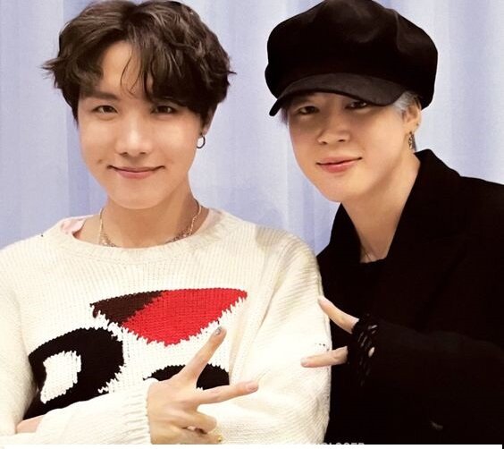 Почему только петь? Чимин готовит, а я умею крестиком вышивать ..