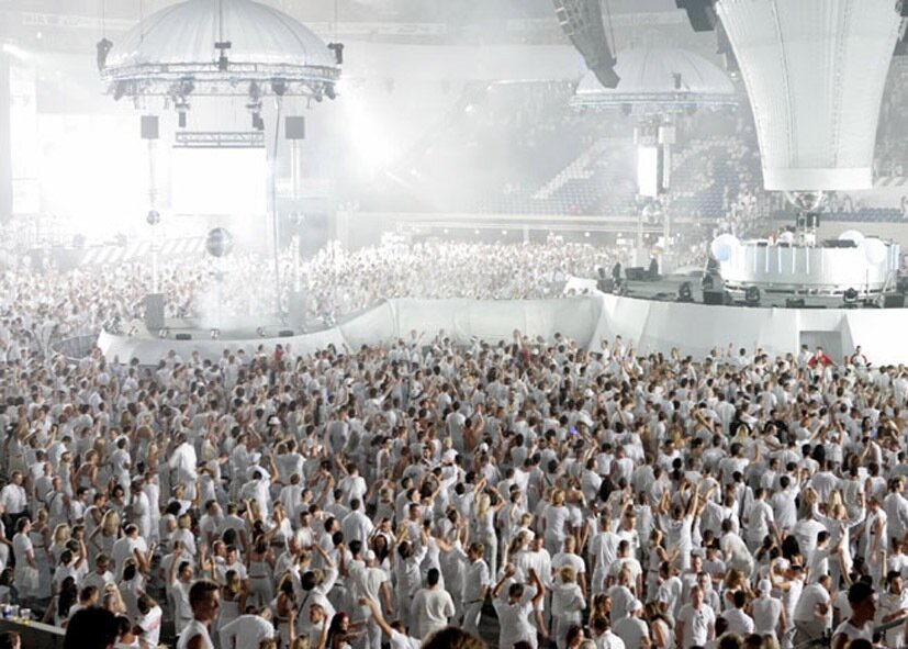 Sensation white 2024 в питере. Сенсейшен Вайт 2022 Питер. Сенсейшен в белом в Питере. Фестиваль сенсейшен. Sensation White 2023.