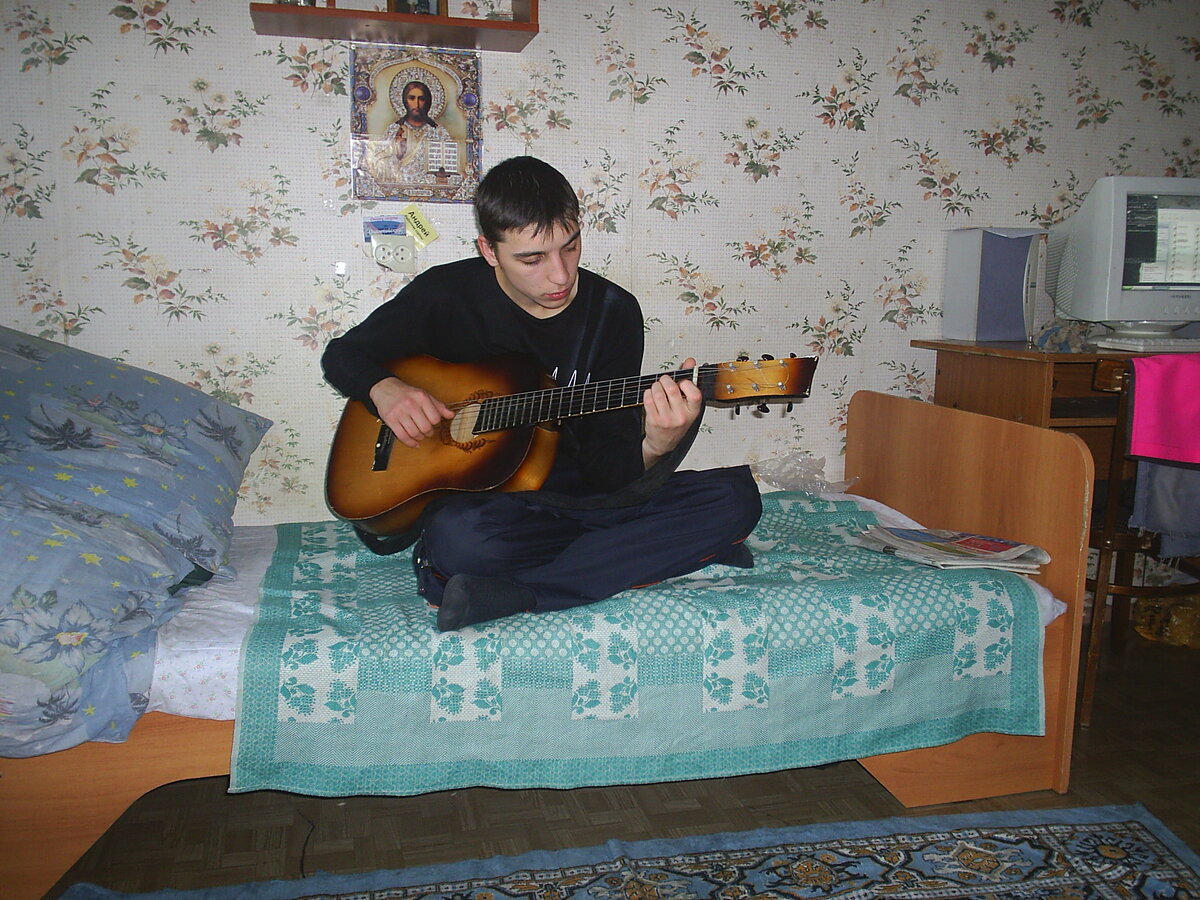 Сын в студенческие годы в общежитии