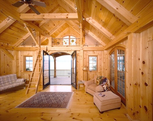 Каркасный дом из хвойных пород не нуждается во внутренней отделки, а в доме чувствуется приятный запах