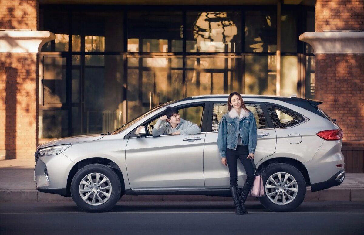 кроссовер m6