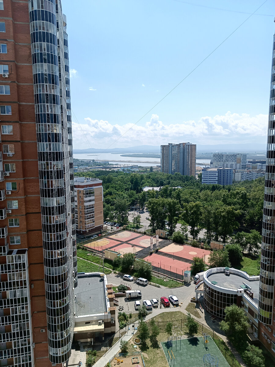 Фото из архива автора. Где-то в Дальневосточных глубинах нашей необъятной страны. город Хабаровск 😁сияет! 