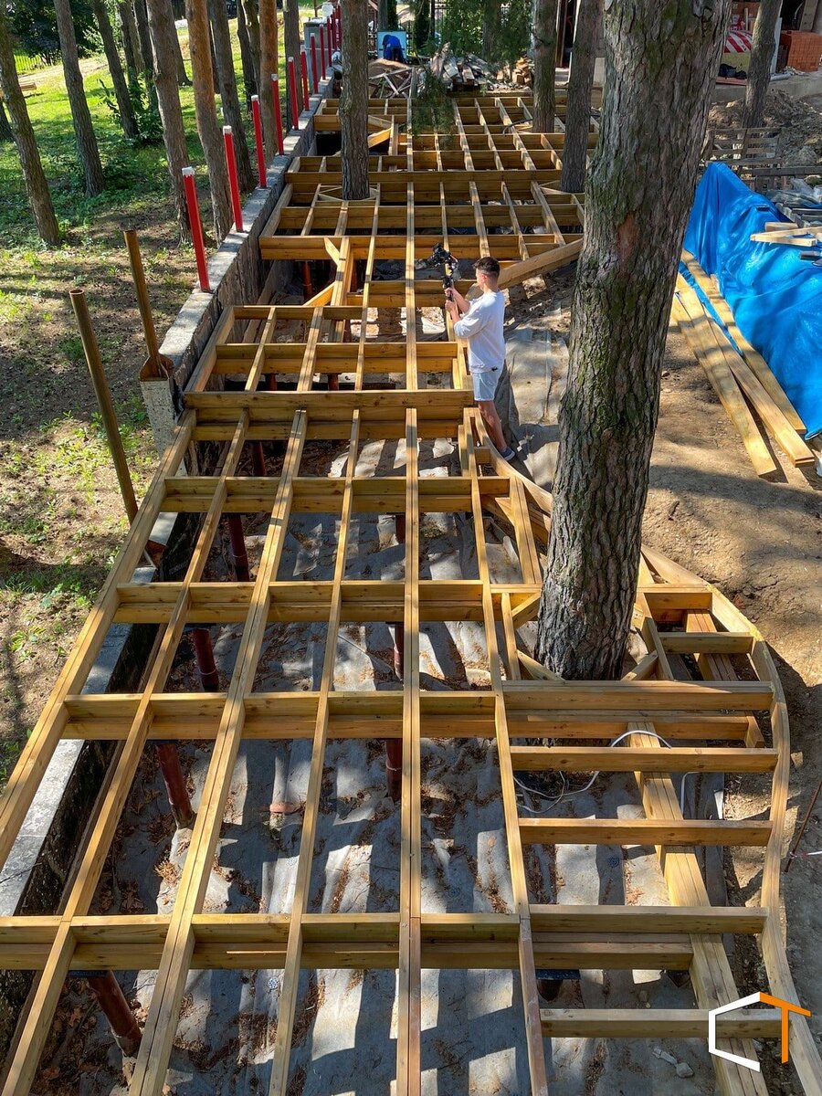 Каркас дугообразной террасы