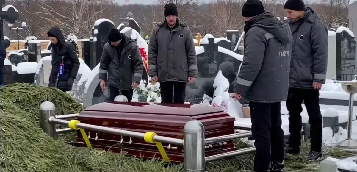 Когда пройдут похороны погибших крокус сити. Похороны Бориса Максудова. Похороны погибшего на сво. Похороны Максудова фото.