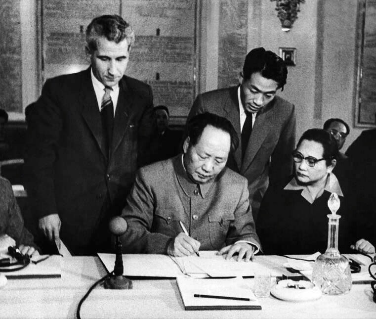 мао цзэдун 1 октября 1949. китай ссср 1969 карта. образование кнр и советско-китайские отношения. карта столкновения ссср и кнр. мао цзэдун и хрущёв.