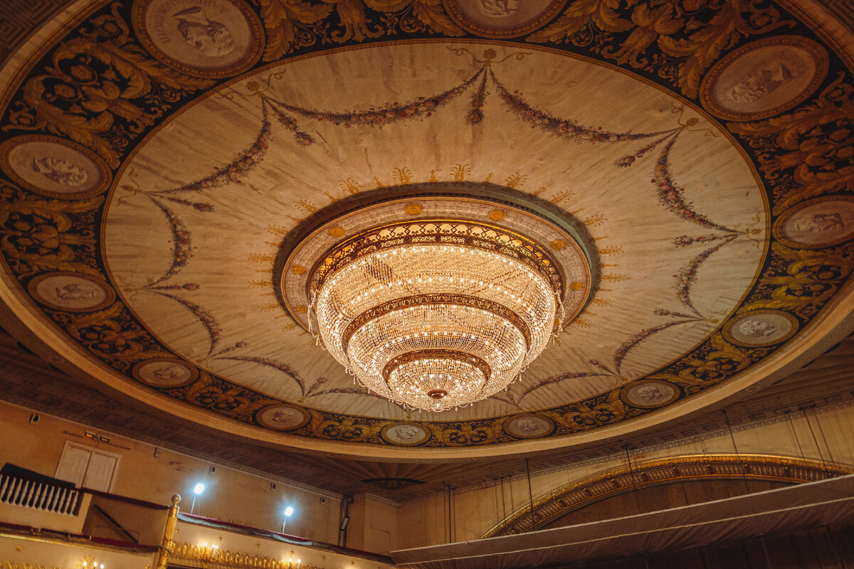 Люстра Московского театра оперетты