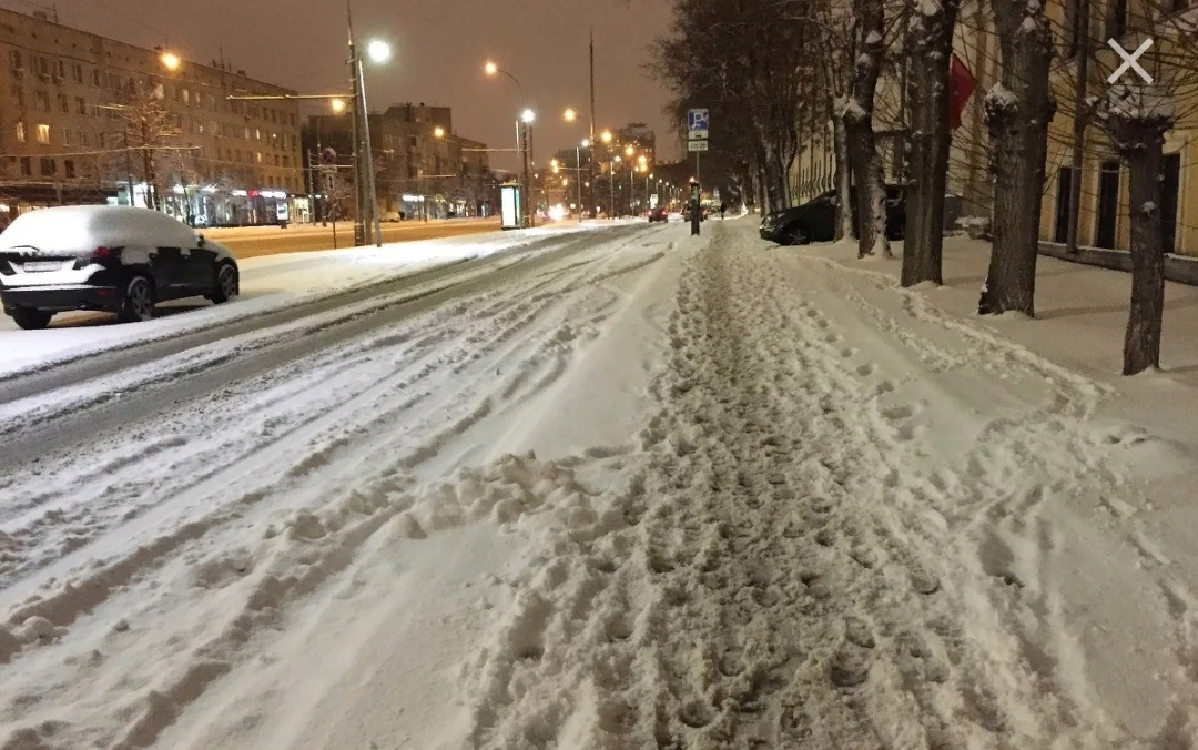 Снежная дорога в городе