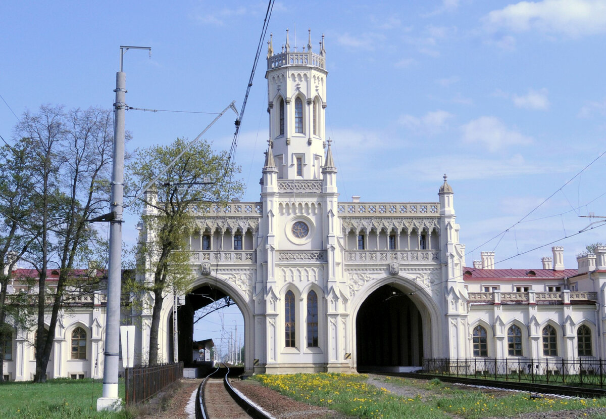 Питер парк старинный мостик. Новый петергоф лебяжье. Журавлевка петергоф вокзал. Новый петергоф зеленая школа. Новый петергоф лебяжье.