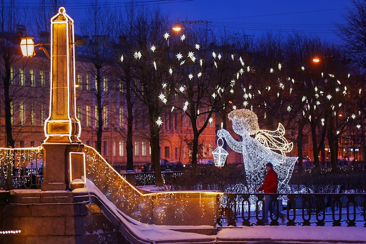 Праздничный Петербург. Новогодние украшения Петербурга в прошлом году. Что в декабре украшают в Питере. Новогодняя атмосфера Питер.