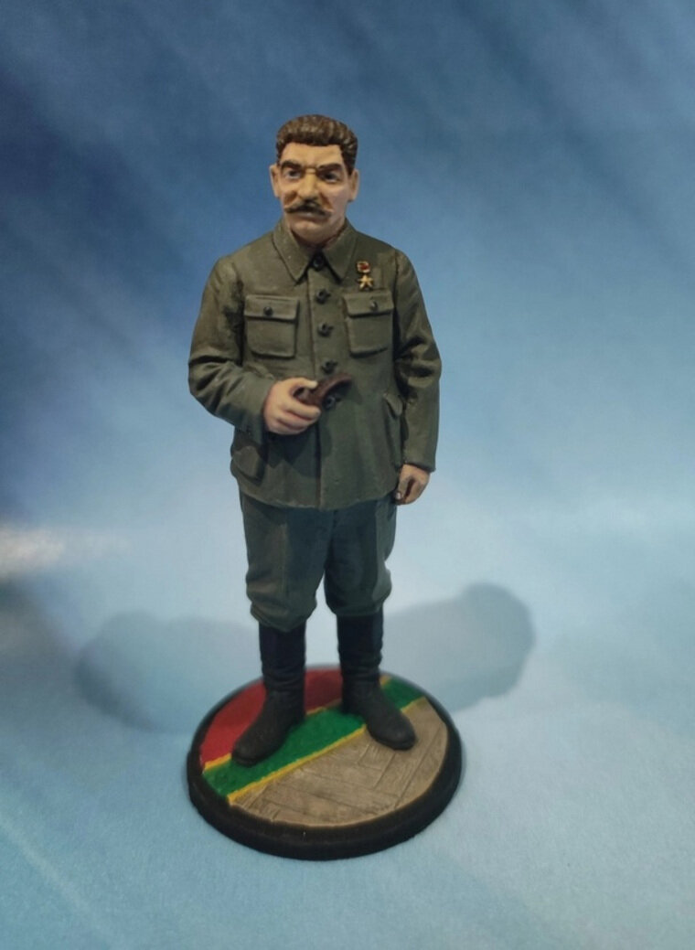    Курганец Денис Благинин сделал фигурку Иосифа Сталина