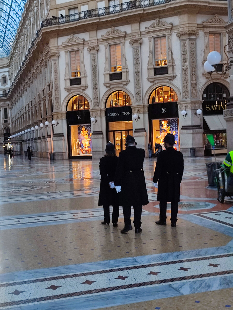 Полиция в парадной форме?