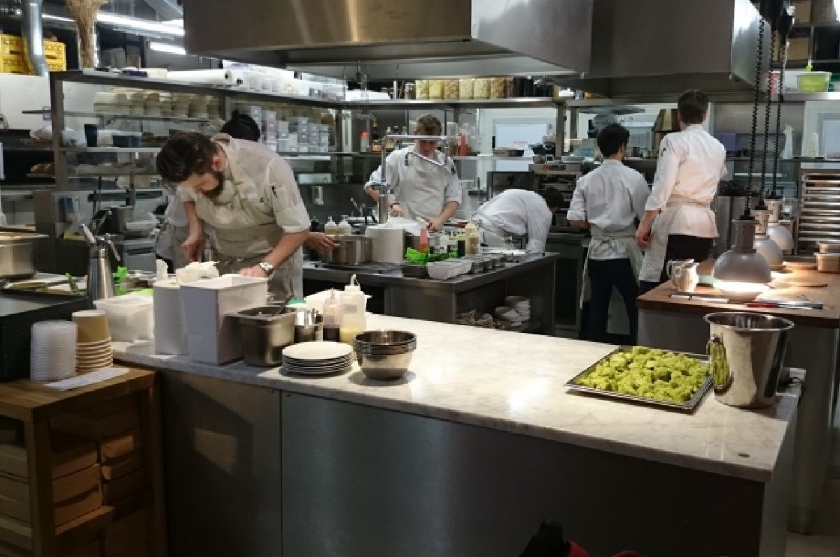    В Новосибирске появилась вакансия шеф-повара с зарплатой в 200 тысяч рублей